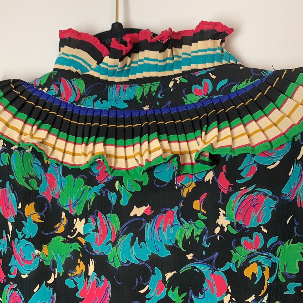 Susan Freis Blouse S Floral Pleated - Picture 6 of 6
